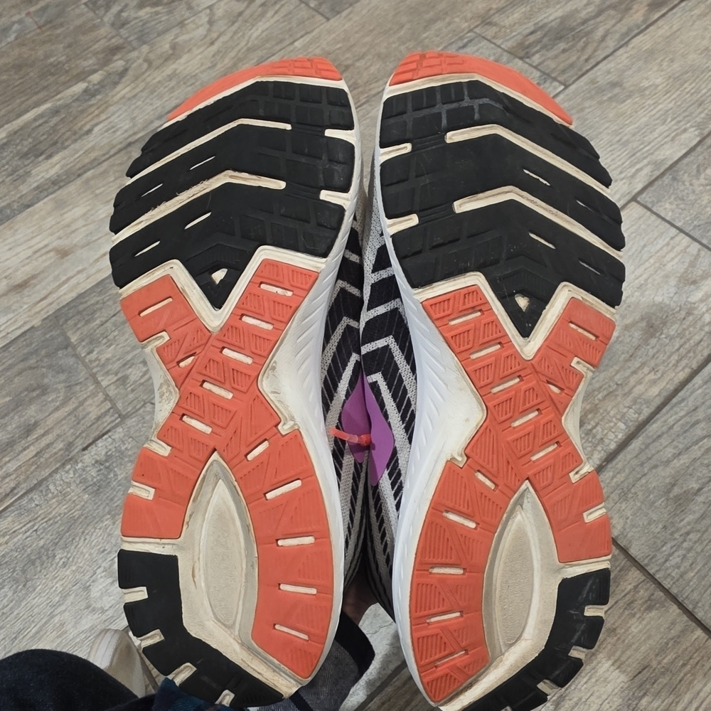 Brooks Women's Athletic Tennis Running Shoes Launch 6 Sz 9 - Picture 8 of 8